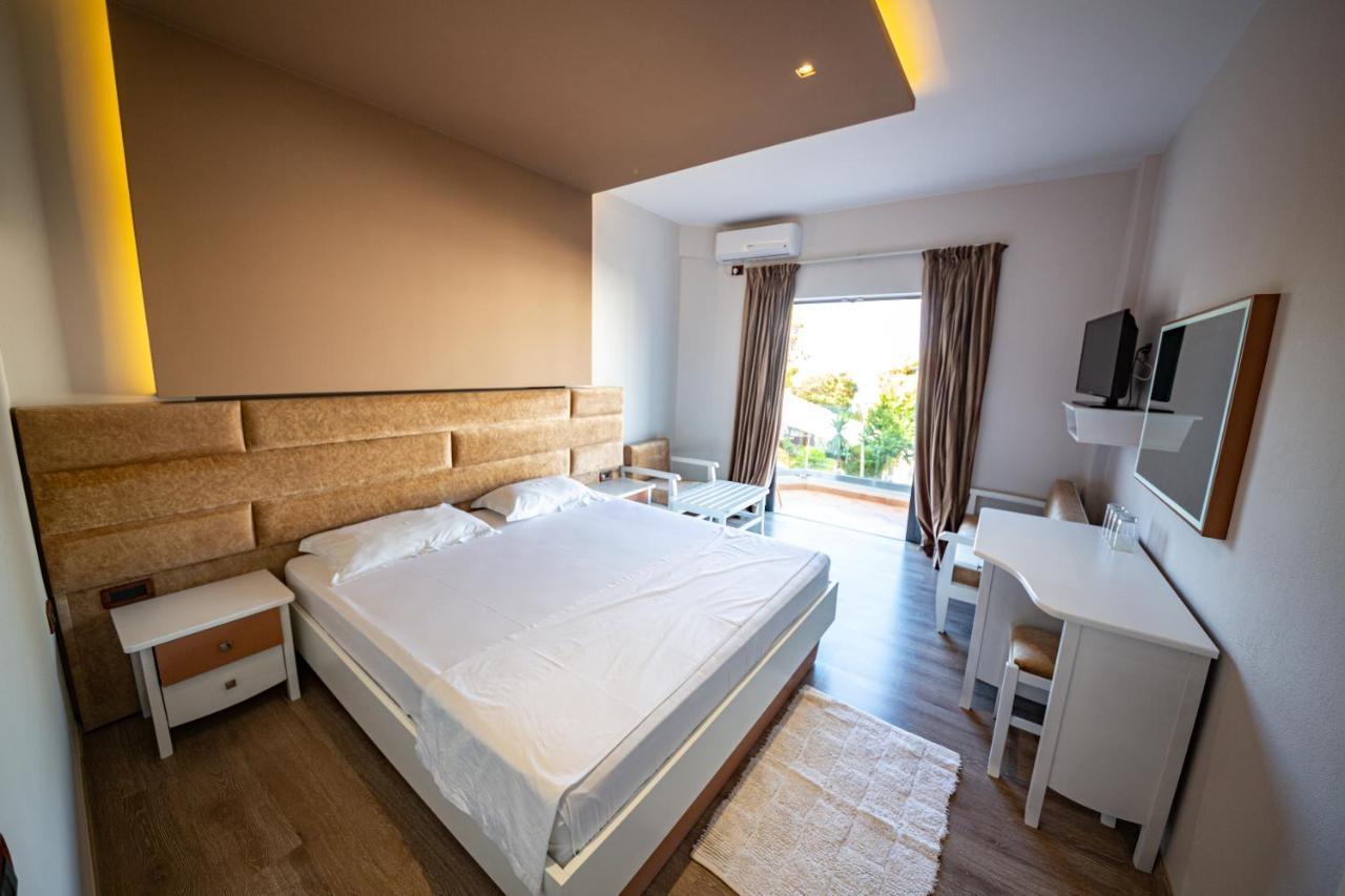 New Heaven Hotel Sarandë エクステリア 写真