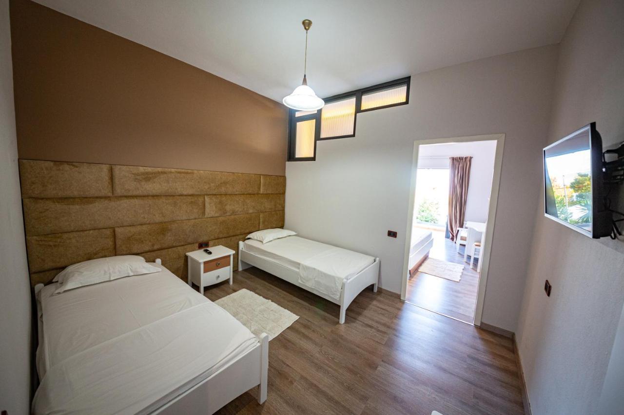 New Heaven Hotel Sarandë エクステリア 写真