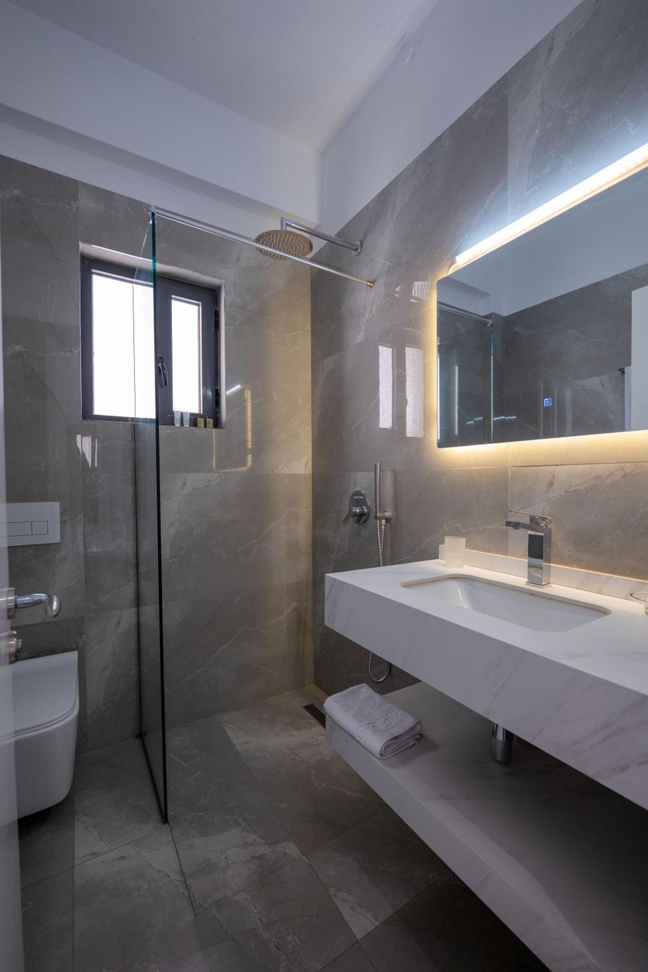 New Heaven Hotel Sarandë エクステリア 写真