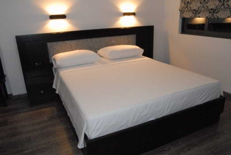 New Heaven Hotel Sarandë エクステリア 写真